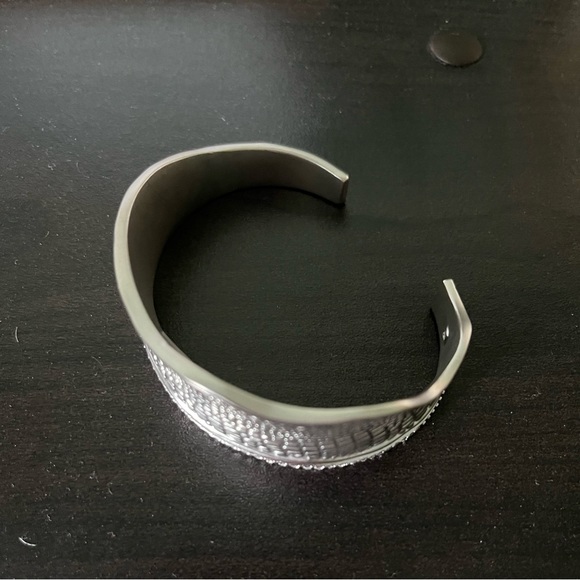 Silver Cuff Bracelet.  New - Picture 3 of 3